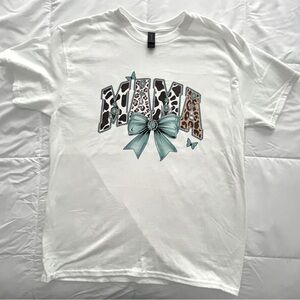 Western Graphic “Mama” Tee. Gildan NWOT. Size L